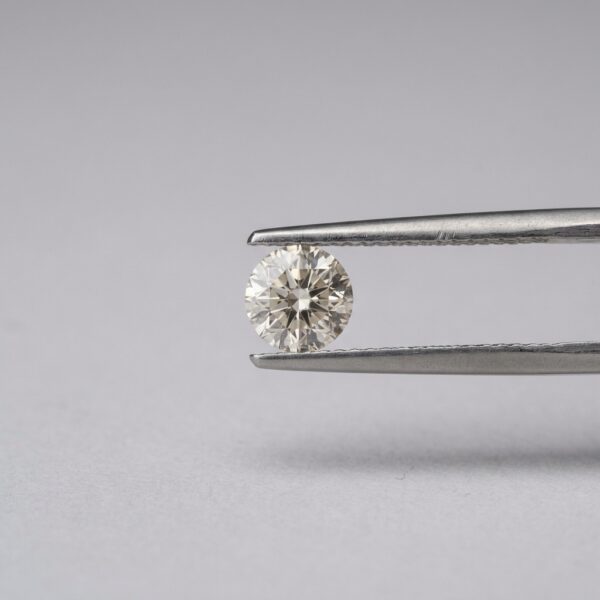 0.70 Carat Natural Round Brilliant Loose Diamond, H Colour, SI1