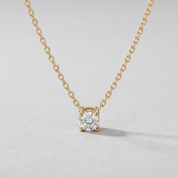 18K Yellow Gold Pendant Necklace with 0.25 Carat Diamond